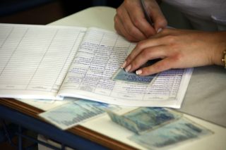 Ματαιώθηκε για «θολούς» λόγους ο διαγωνισμός για τις νέες ταυτότητες με τσιπάκι