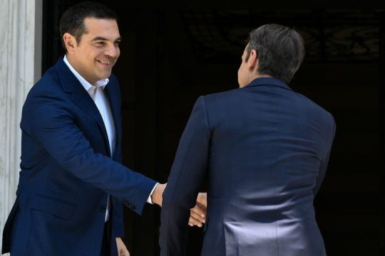 Αλλαγή σκυτάλης στο Μαξίμου