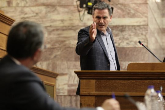 Τσακαλώτος για Σταϊκούρα: Ούτε ο Sir Humphrey Appleby…