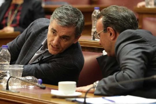 Ψηφίζεται απόψε το φορολογικό νομοσχέδιο [LIVE]