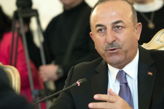 «Μαστίγιο και καρότο» από Τσαβούσογλου για την ανατ. Μεσόγειο
