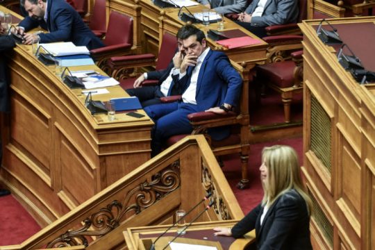 Άρχισαν τα πυρά κατά της κυβέρνησης Μητσοτάκη