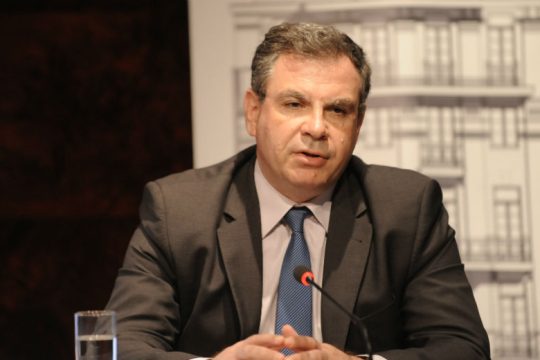 Χαμηλώνει τον πήχη για την ανάπτυξη το ΙΟΒΕ