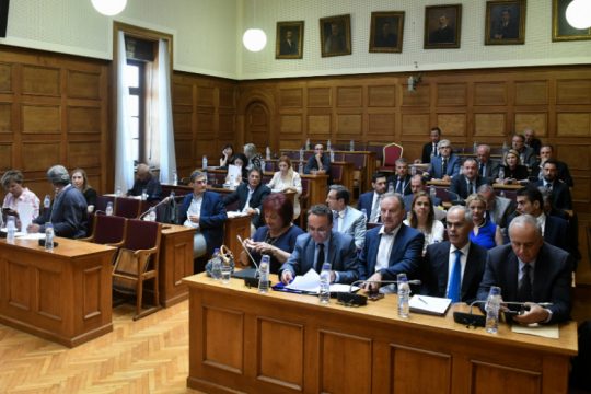 Συντονισμένα πυρά για το «επιτελικό κράτος»