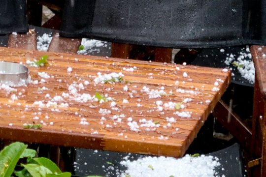 Χαλαζόπτωση και ισχυροί άνεμοι στον Τύρναβο