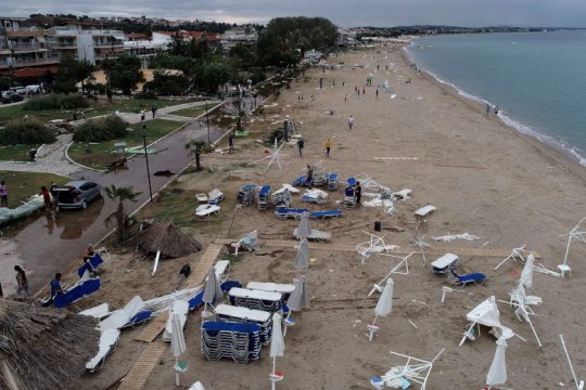 Το πέρασμα της φονικής καταιγίδας [βίντεο]