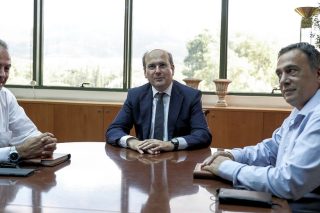 Χαμηλώνει τους τόνους για τη ΔΕΗ