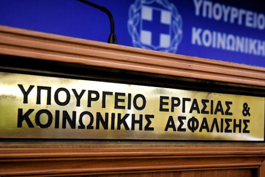 Ζητούν συμβάσεις αορίστου χρόνου