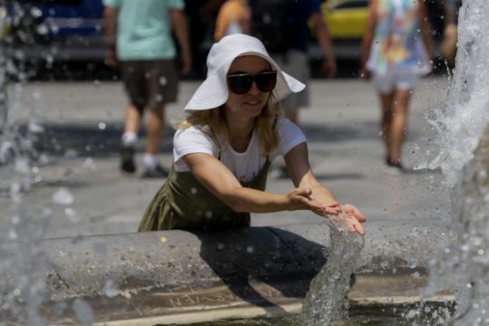 Έντονο κύμα ζέστης από αύριο