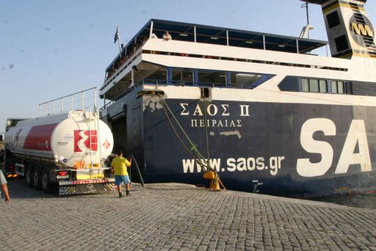 Οι εφοπλιστές βλάπτουν σοβαρά την ακτοπλοΐα