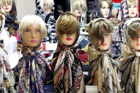 Ιράν: 23 χρόνια κάθειρξη για μια μαντίλα
