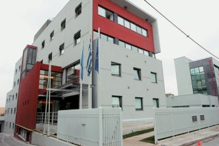 Η κυβέρνηση αποκαθιστά τα πρώην στελέχη του ΚΕΕΛΠΝΟ