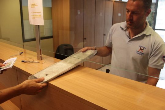 Επιστροφή πινακίδων από το Δήμο Αθηναίων ενόψει Δεκαπενταύγουστου