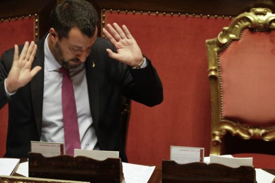 Ο «ανάγωγος» δημοσιογράφος και η «βρομοτσιγγάνα»