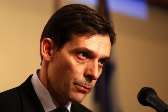 Τι γυρεύει ο πρώην διοικητής της Ασφάλειας στον χώρο της Υγείας;