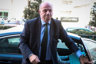 Αλλάζουν τη σύνθεση της επιτροπής
