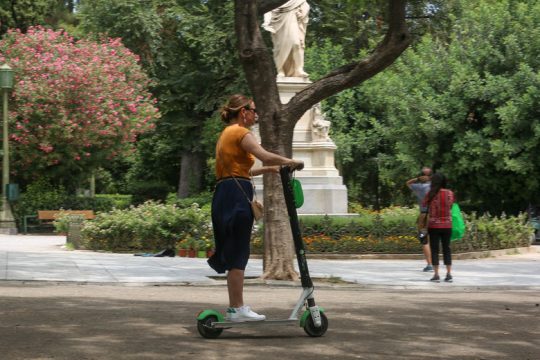 Ηλεκτρικά πατίνια χωρίς νομικό πλαίσιο: κίνδυνος θάνατος