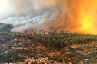Βλέπουν εμπρησμό πίσω από την πύρινη κόλαση στην Εύβοια