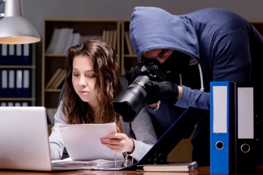 Σκιές και στον Νόμο για την Προστασία Προσωπικών Δεδομένων