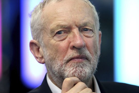 Ο Τζόνσον μεθοδεύει και άτακτο Brexit και παραμονή του στην εξουσία