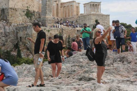 Αύξηση τουριστικών εσόδων
