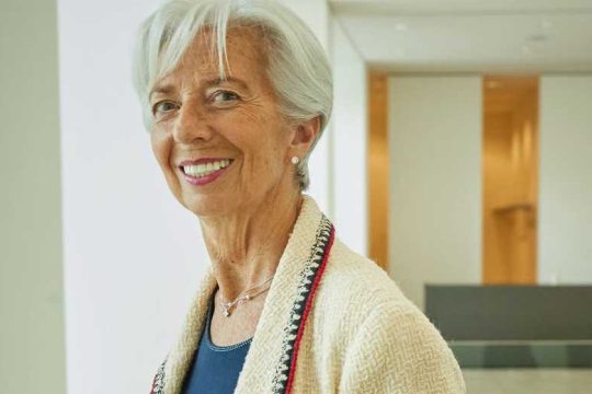 Αγαπημένη των ισχυρών, λάτρις της εξουσίας