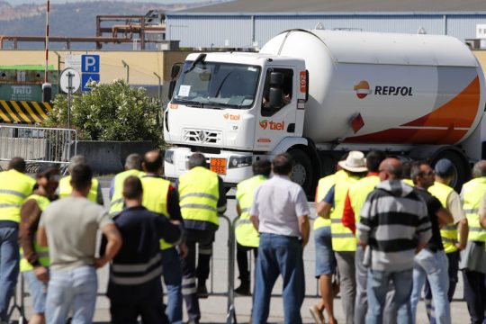 Με δελτίο η διανομή καυσίμων στην Πορτογαλία