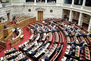 «Υπηρέτες του λαού» με χρυσές αμοιβές