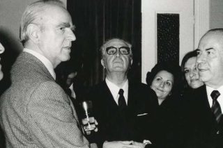 Οι πατριώτες με φλάμπουρο τις σημαίες ευκαιρίας