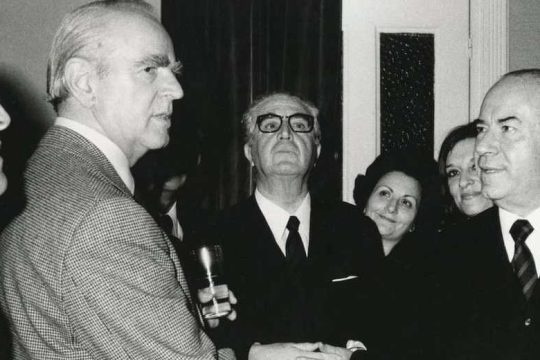Οι πατριώτες με φλάμπουρο τις σημαίες ευκαιρίας