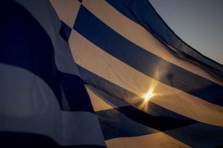 Από τη δημοκρατία στη μεταδημοκρατία