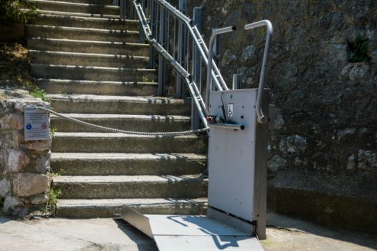 Λειτουργεί το αναβατόριο για ΑμεΑ της Ακρόπολης