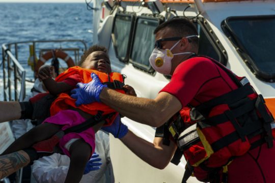 Ανησυχία ΟΗΕ για τα υπέρογκα πρόστιμα σε ΜΚΟ που διασώζουν πρόσφυγες