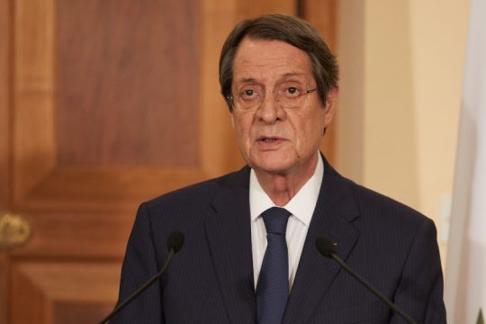 Εμπλέκουν τον Νίκο Αναστασιάδη σε ξέπλυμα ρωσικού «βρόμικου» χρήματος