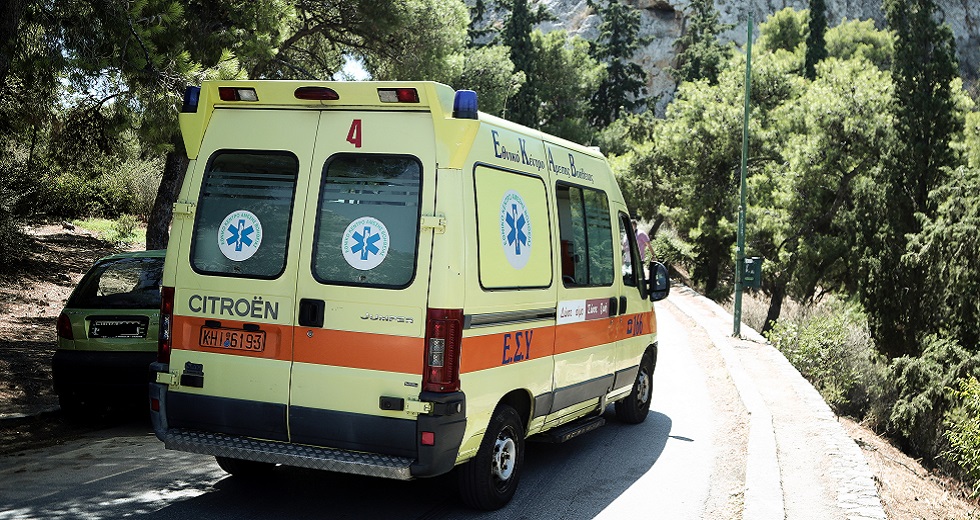 Ηράκλειο: Βρέθηκε αιμόφυρτος στην άκρη του δρόμου