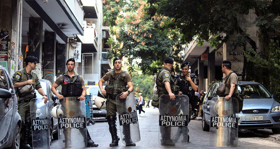 Χρυσώνουν το χάπι για το πυροτέχνημα της ΕΛ.ΑΣ.
