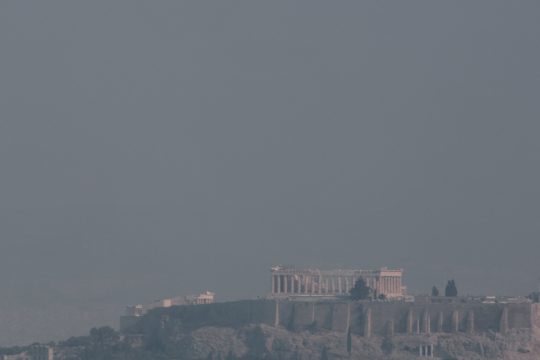 Ο καπνός κάλυψε την Αττική