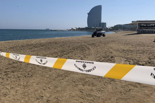 Βόμβα από τον ισπανικό εμφύλιο εκκενώνει παραλία