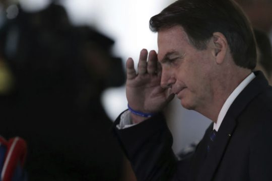 Χοντροκομμένη παρέμβαση Μπολσονάρο στα εσωτερικά της Αργεντινής