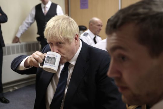 «Μπλόκο» στο άτακτο Brexit του Τζόνσον ετοιμάζει ο πρόεδρος της Βουλής