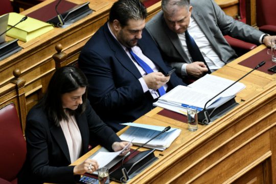 Live η συζήτηση για το διυπουργικό νομοσχέδιο