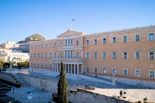 Ρουσφέτι για 12 βουλευτές