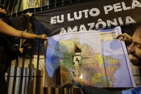 Κραυγή αγωνίας από τους αυτόχθονες του Αμαζονίου