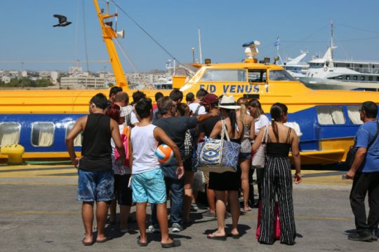 Ολοκληρώνεται η έξοδος του 15αύγουστου, κίνηση στα λιμάνια