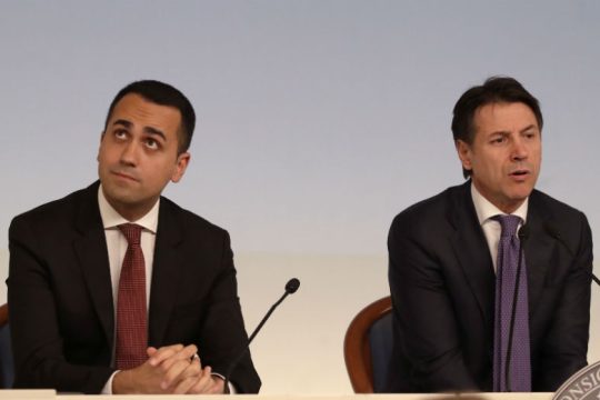 Προσκόμματα Ντι Μάιο στο σχηματισμό κυβέρνησης, ενώ ο Κόντε συζητά με τα κόμματα