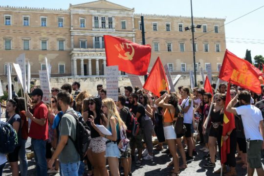 «Oύτε Τράμπ, ούτε Μακρόν, τη λύση θα τη δώσει η πάλη των λαών»