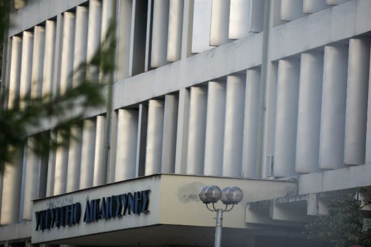 Οπισθοχώρηση η αναστολή του άρθρου για την κοινωφελή εργασία