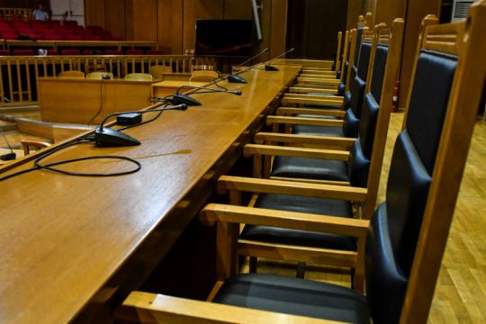 Υπέρ της κοινωφελούς εργασίας για τα πλημμελήματα οι δικηγόροι