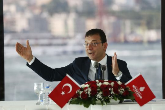 Ο δήμαρχος Κωνσταντινούπολης «κόβει» τη χρηματοδότηση σε φιλοκυβερνητικά ιδρύματα
