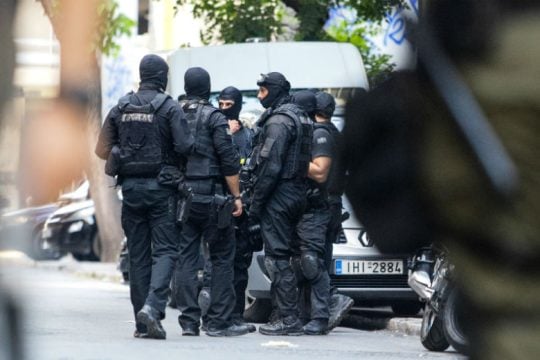 Πώς σχολιάζει η αντιπολίτευση τις επιχειρήσεις της ΕΛ.ΑΣ. στα Εξάρχεια